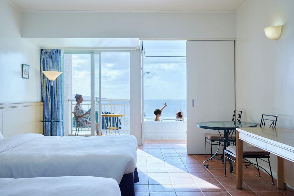 DELUXE, 2 KING BEDS, OCEAN FRONT