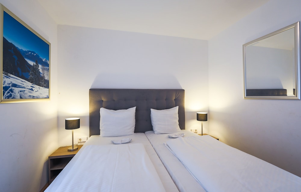 3 Bedrooms, Apartment, 2 Double and Twin Beds, 2 Bathrooms, Sofa