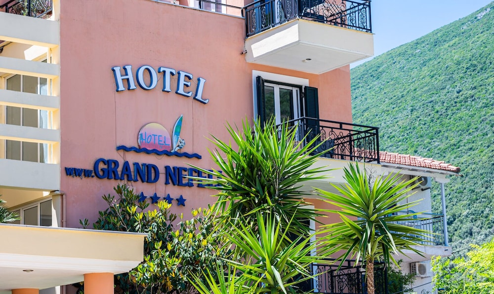 GRAND NEFELI HOTEL 6/50