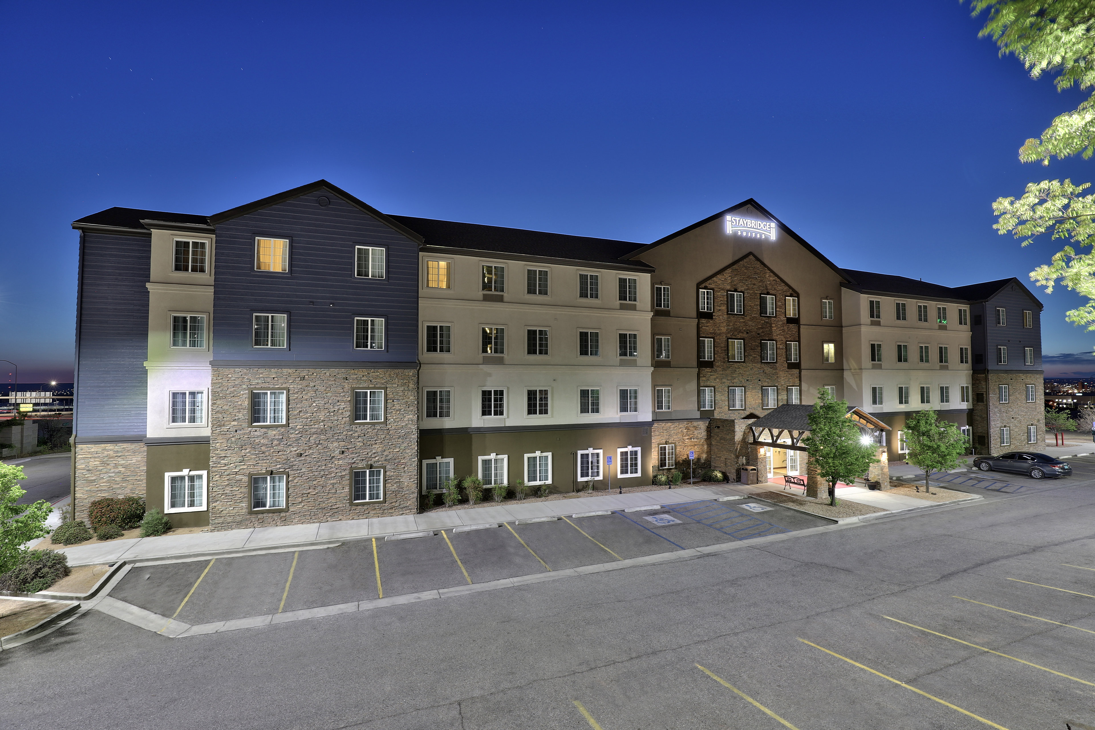 Staybridge Suites Albuquerque Airport 55/59