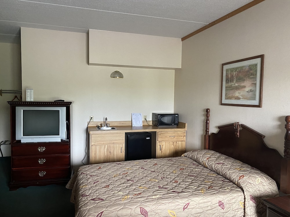 Voyageur Inn and Conference Center 15/58