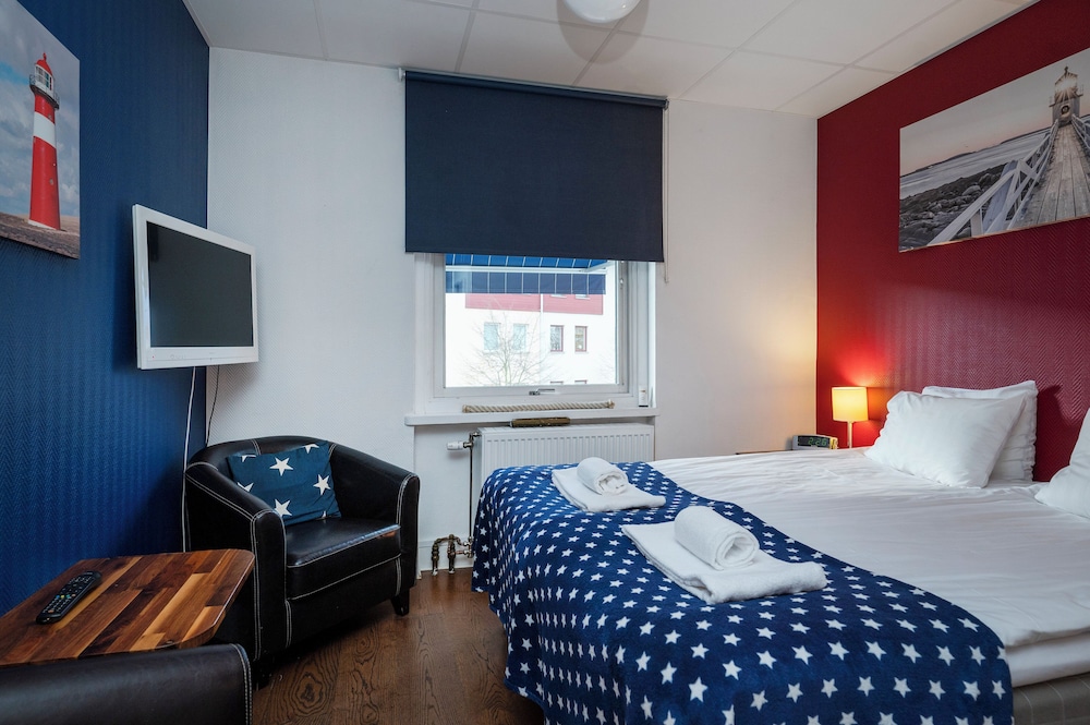 Port Hotel 14/45