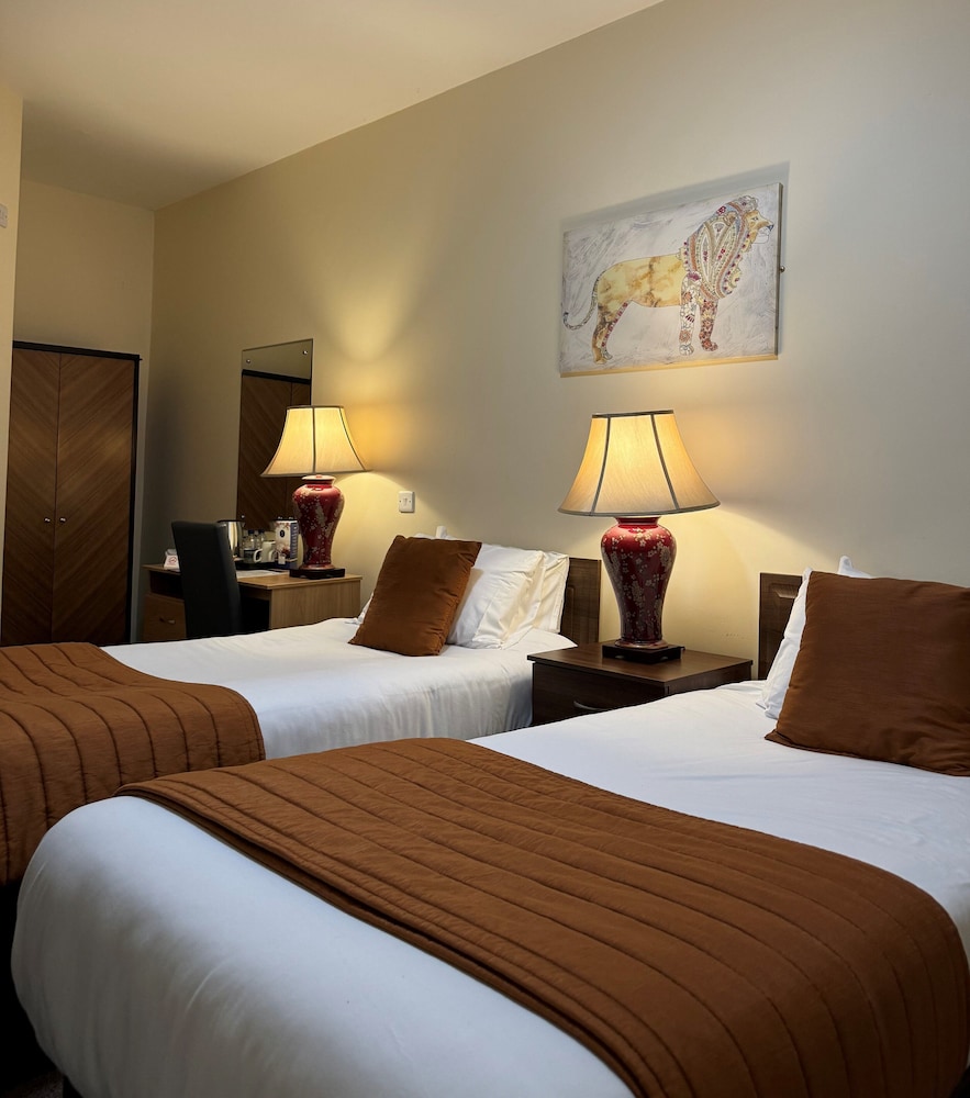 Room, Twin Beds, No Window, Small