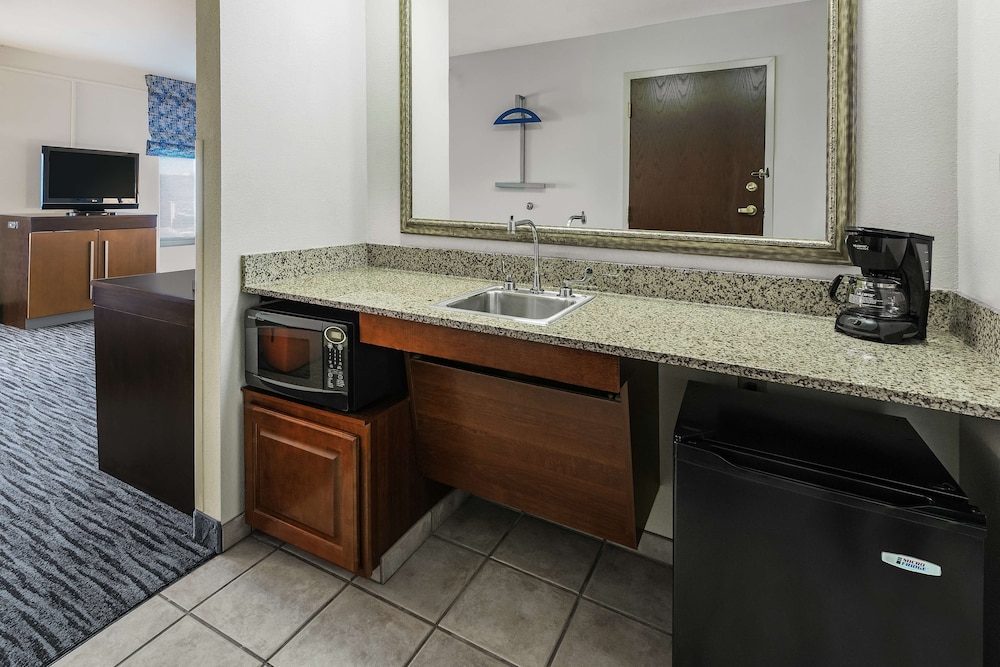 Hampton Inn Suites San Marcos 39/44
