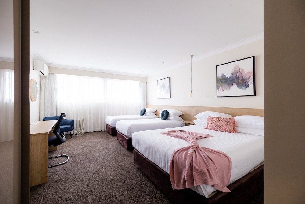 The Central Caleula Motor Lodge 16/38