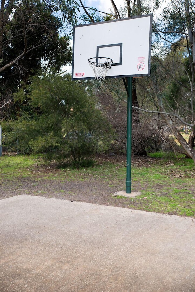 GRAMPIANS VIEW COTTAGES AND UNITS 63/64