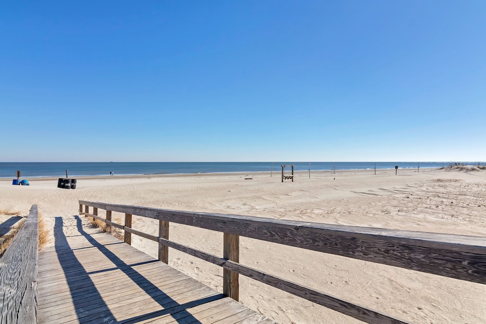 Sea And Breeze Hotel And Condo 46/49