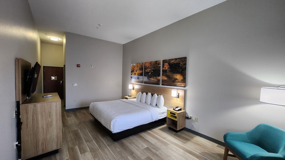 Days Inn & Suites By Wyndham Russellville 15/33