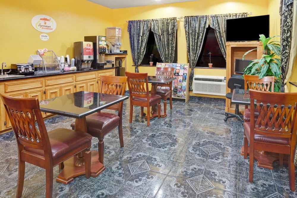 Sapphire Inn & Suites- Deer Park 27/36