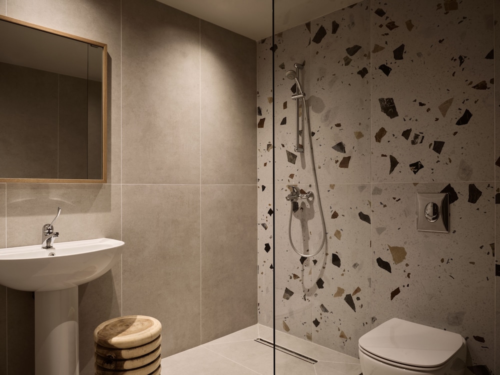 Alamis Apartments 44/50