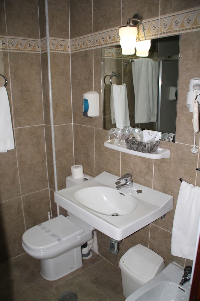 Marques de Santillana Hotel 55/60