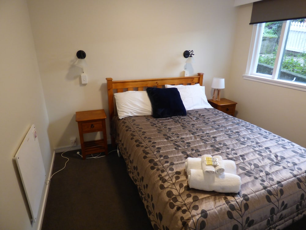 Sahara Motels 20/45