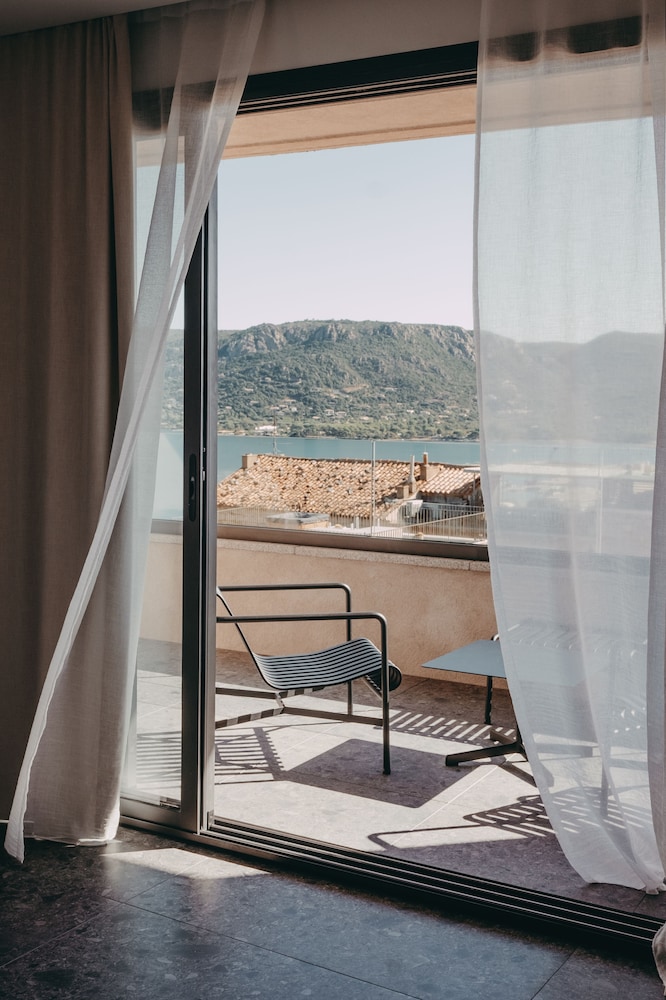 Hotel Moderne 24/50