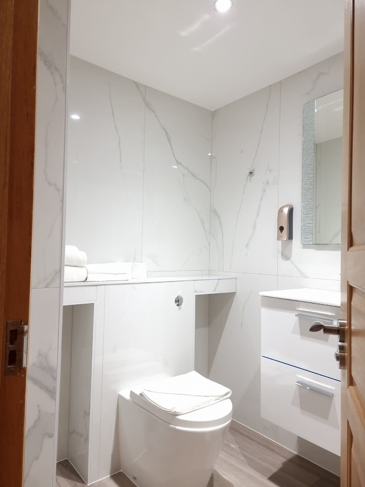 Msk Hotel 82 London 29/34