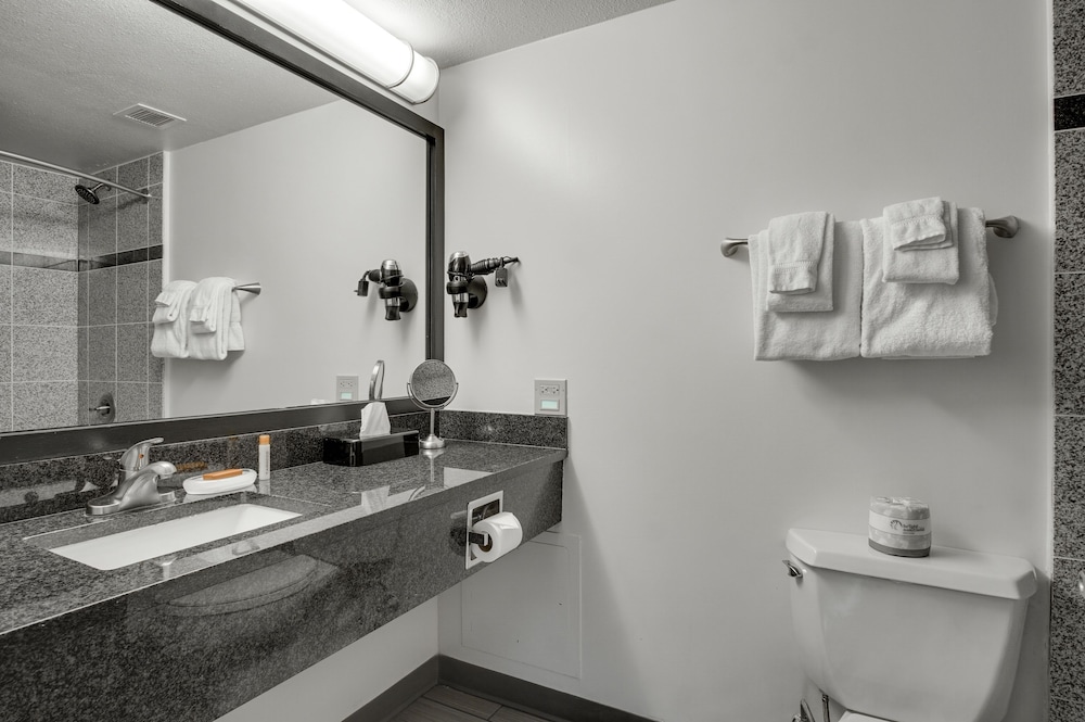 Grand Z Hotel Casino by Red Lion Hotels 54/57