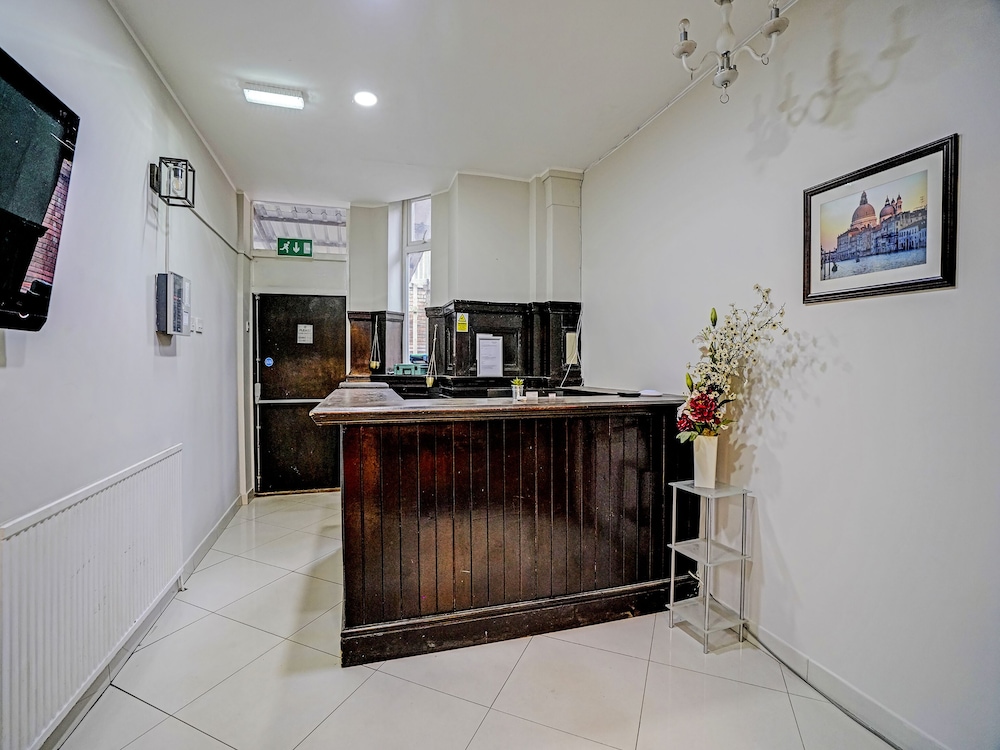 Lobby at OYO Weaste Hotel, SALFORD