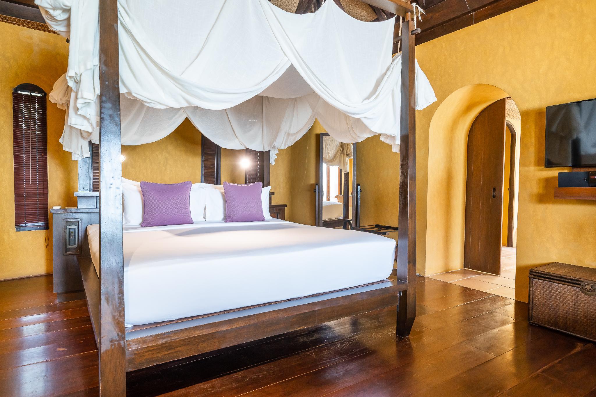 Pool, Villa, King Bed, Beach Front