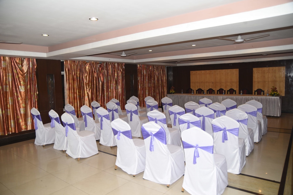 Maurya Hotel 64/66