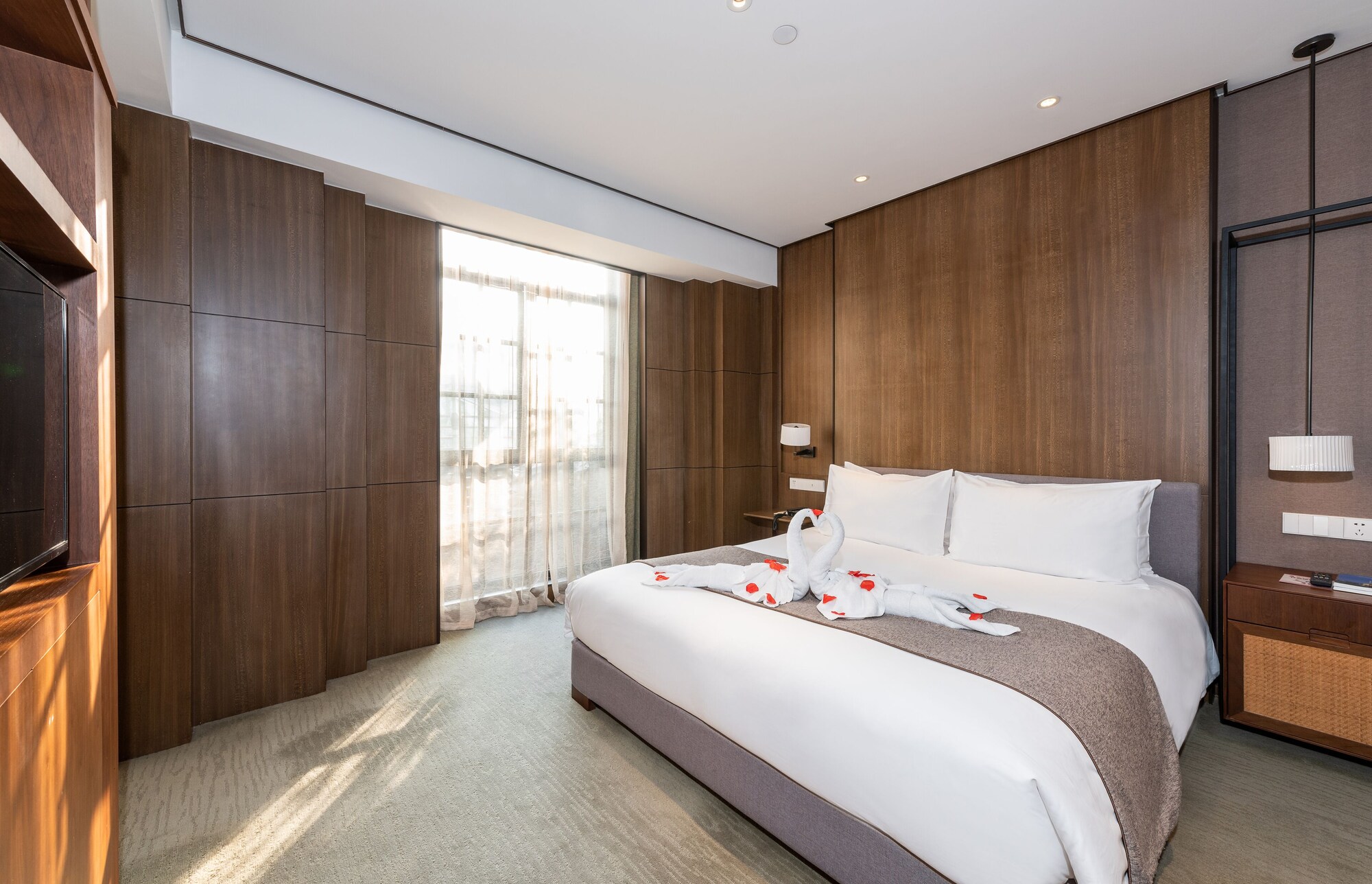 GRAND, KING BED, GARDEN VIEW