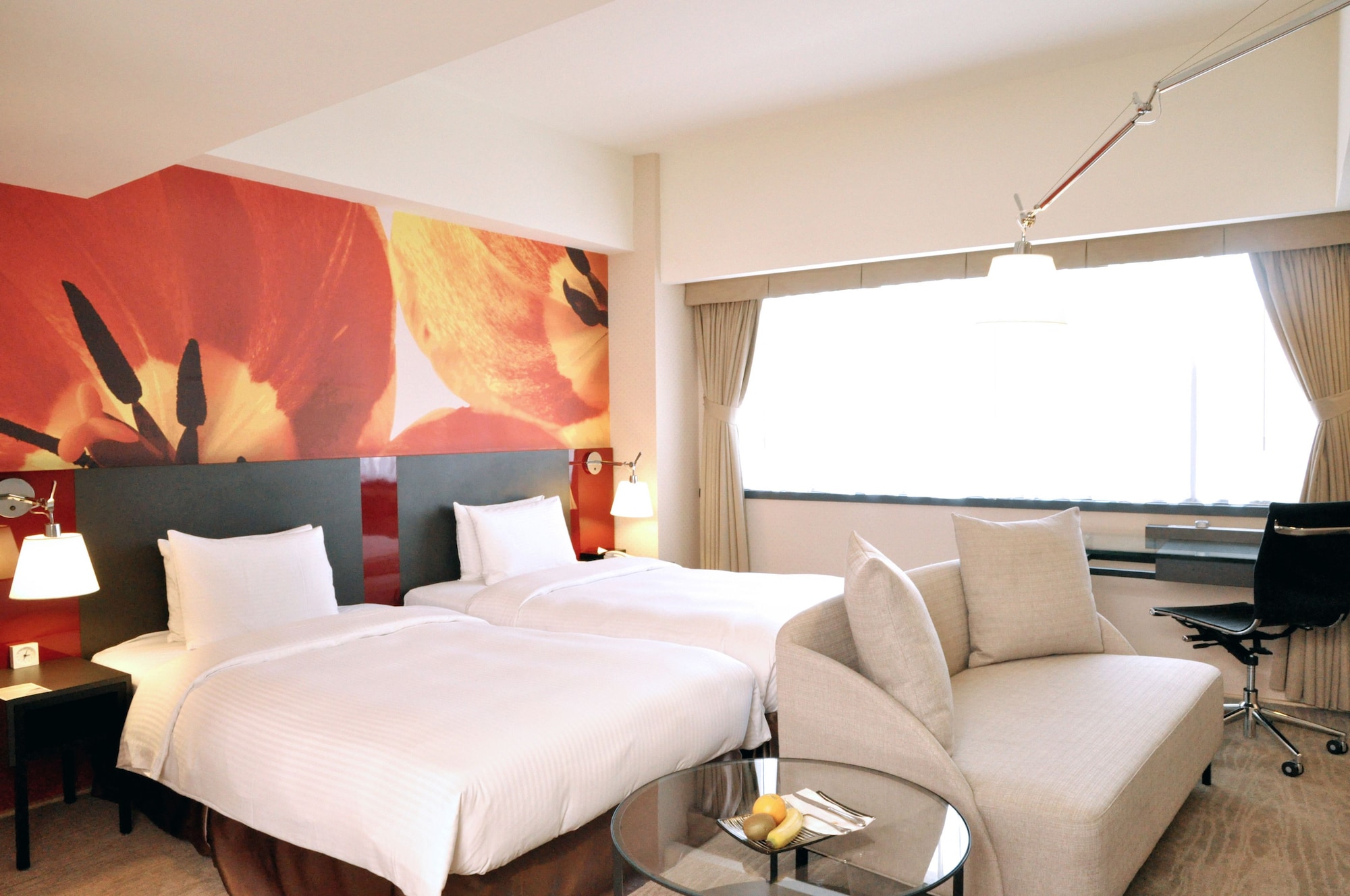 SUITE, TWIN BEDS