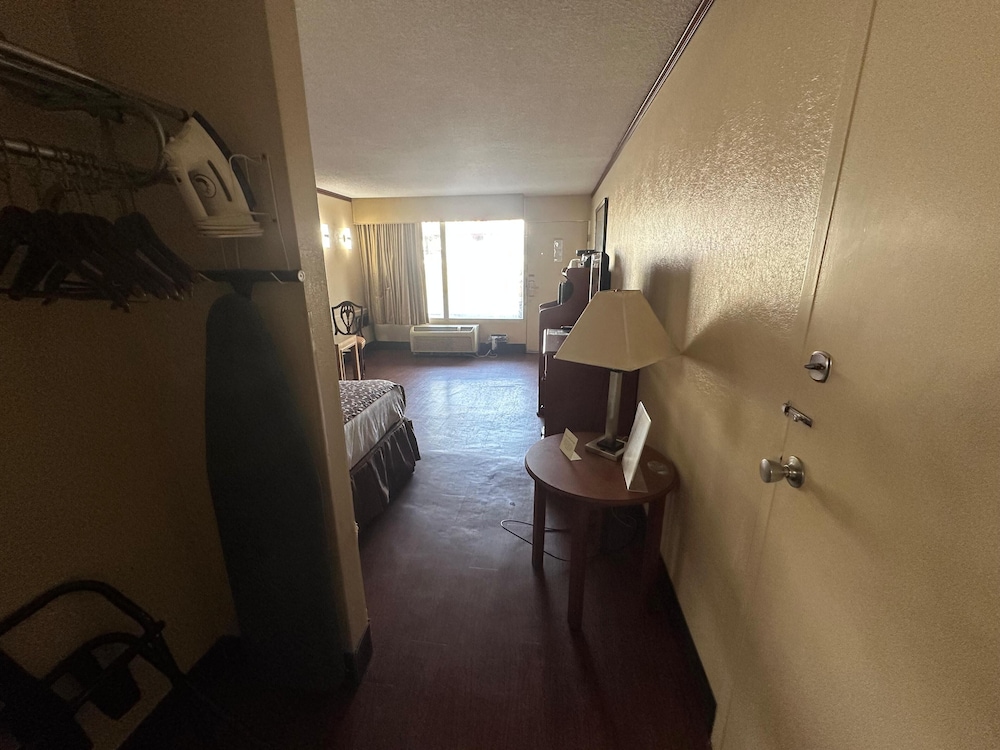 Hotel Red Rose by Townhouse Covington I-64 54/56