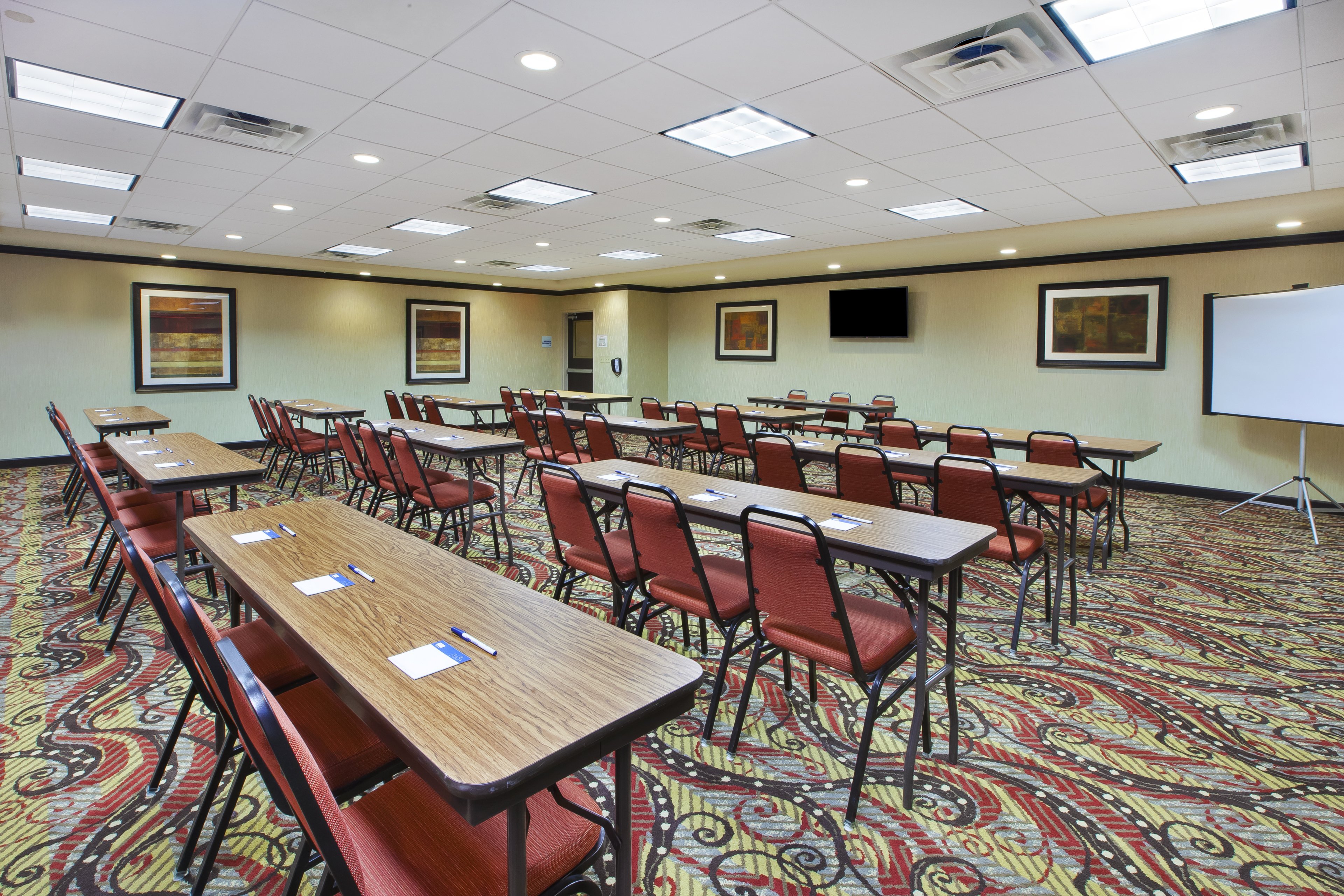 Holiday Inn Express Suites Wheeling 72/78