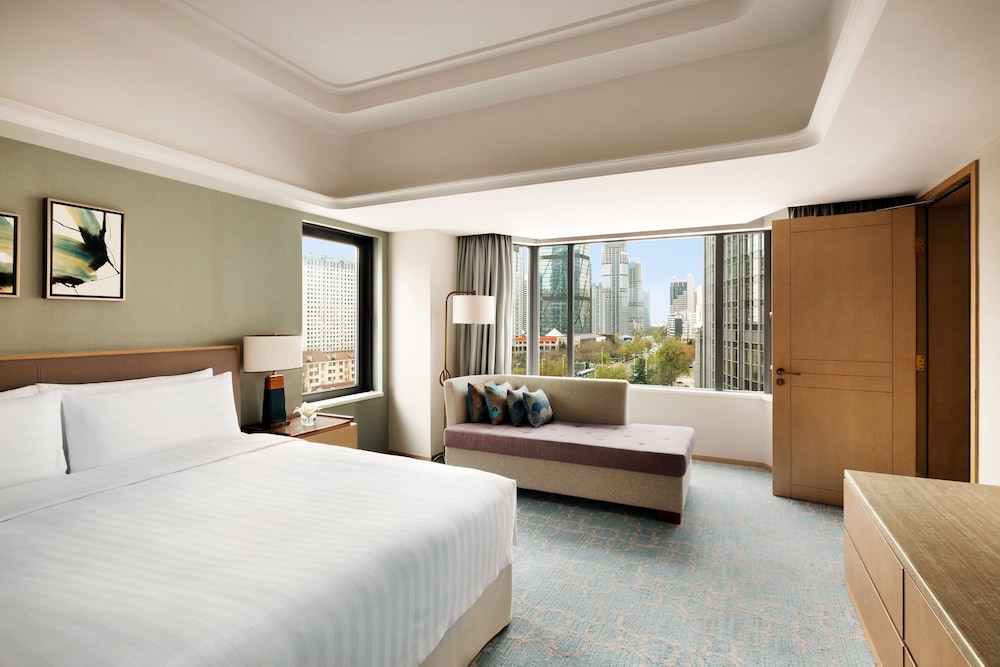 Executive, Suite, King Bed, City Wing