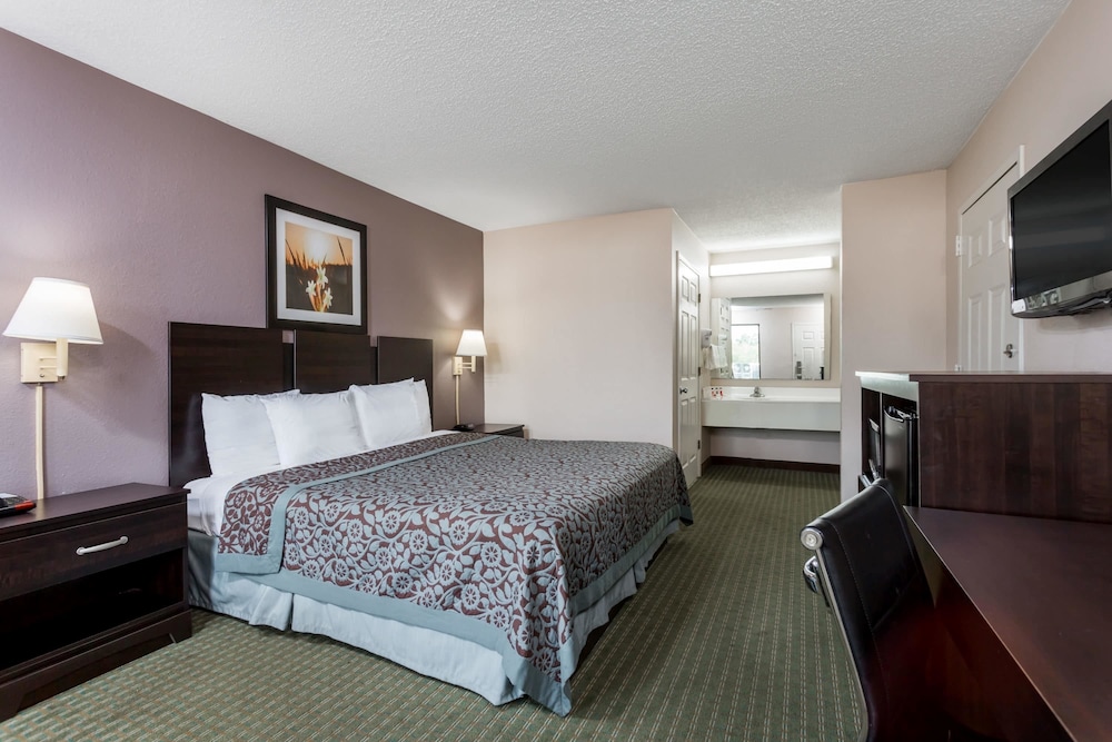 Days Inn By Wyndham Lugoff 13/30