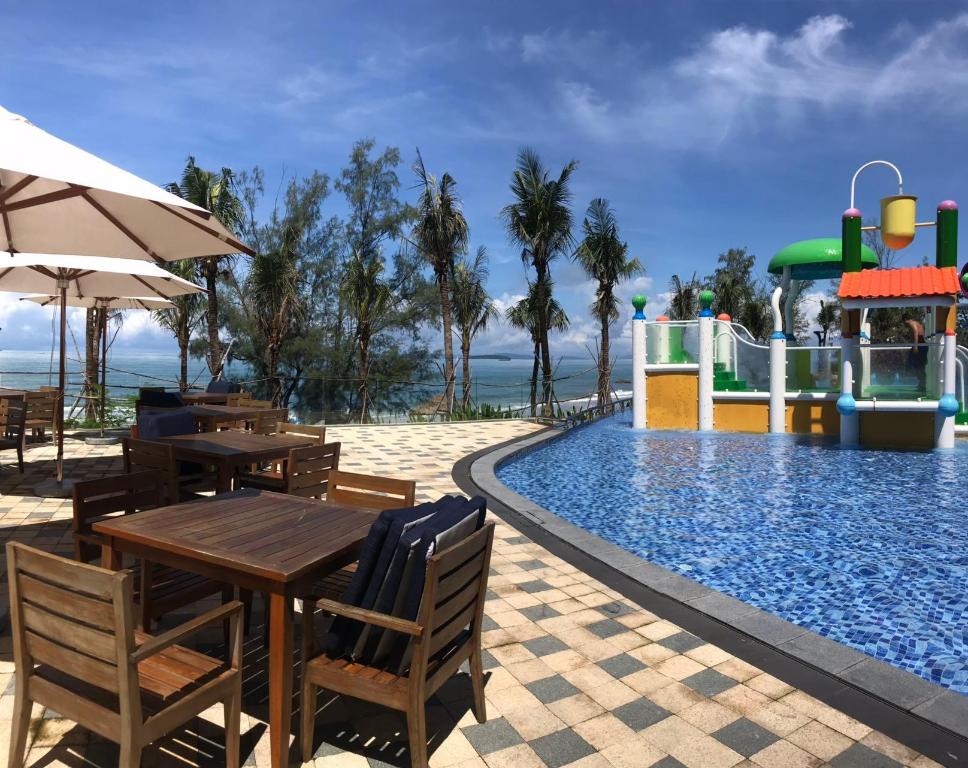 Howard Johnson Plaza by Wyndham Blue Bay Sihanoukville 41/48