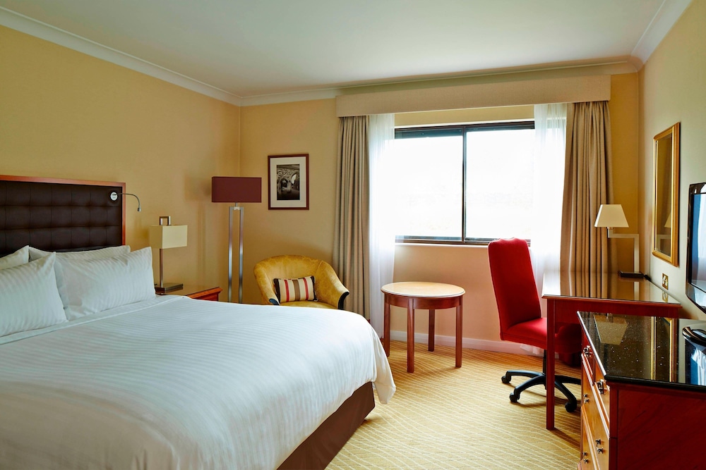 Delta Hotels By Marriott Heathrow Windsor 8/39