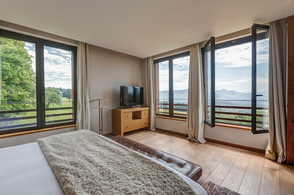 Spa, Suite, King Bed, Mountain View, Annex