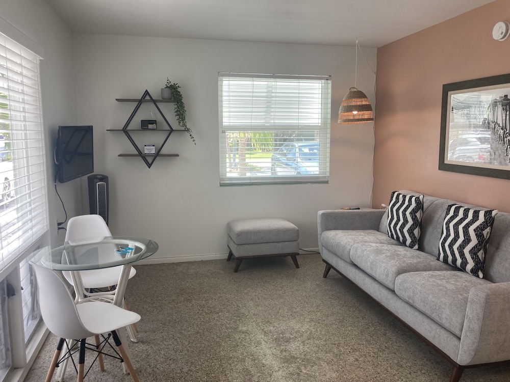 Seaspray Surf Lodge 40/56