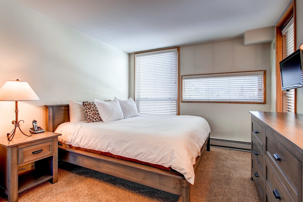 The Vail Spa Condominiums 19/76