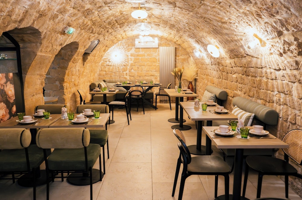 Hotel Moris 53/64