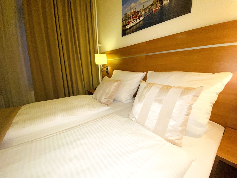 ROOM, TRIPLE