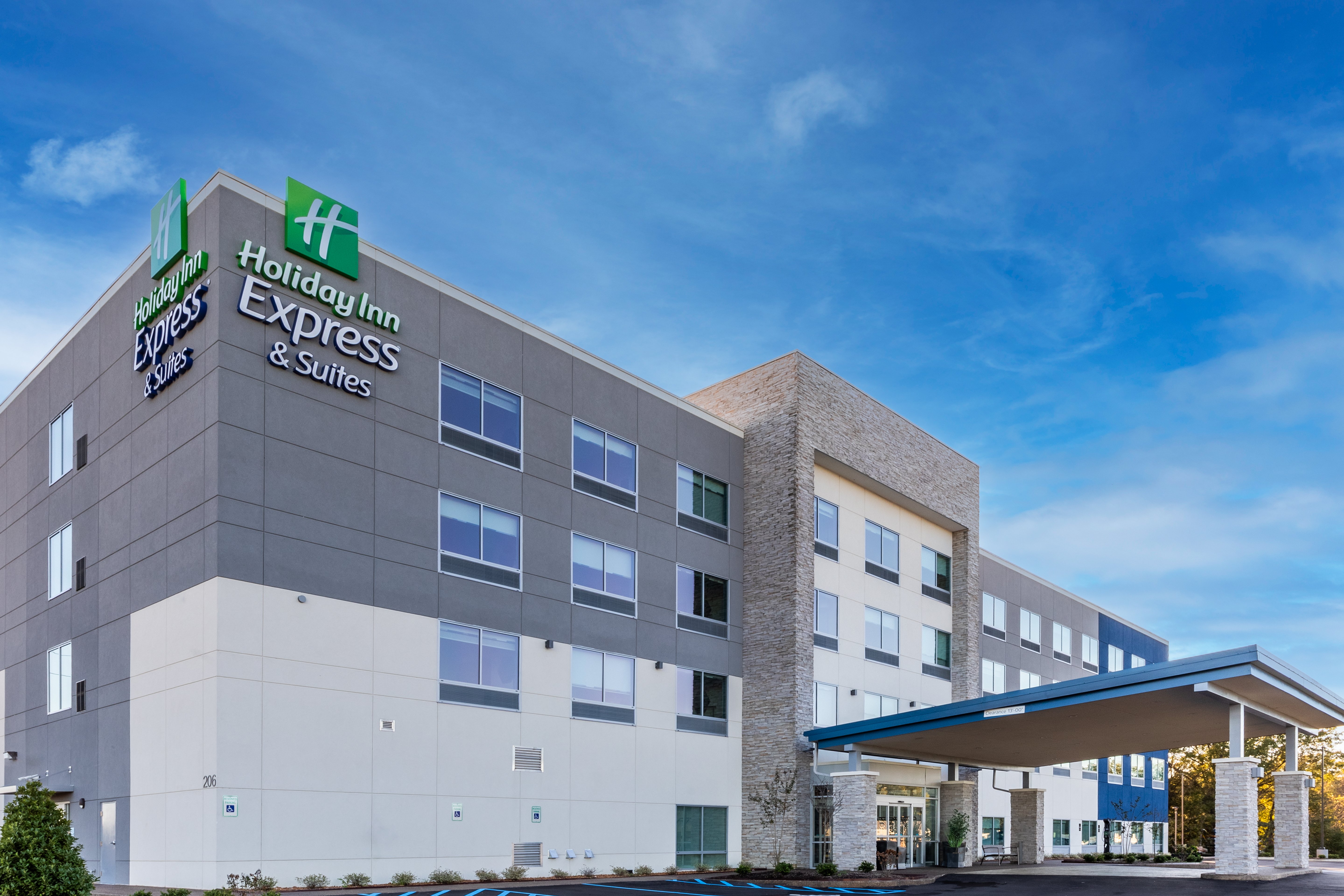 Holiday Inn Express & Suites SENATOBIA I-55 5/54