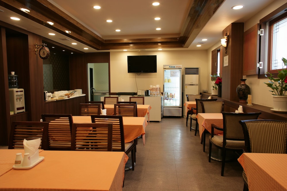 Hill House Hotel 37/42