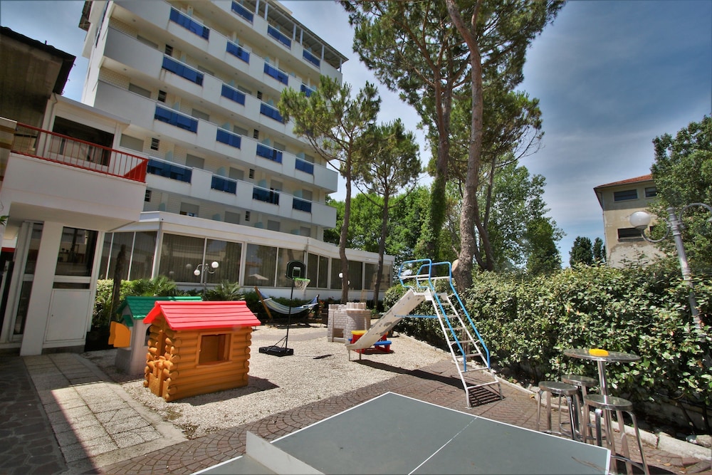 Hotel De Amicis 5/53