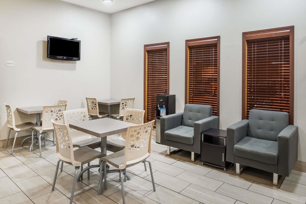 Super 8 by Wyndham West Plains 14/20