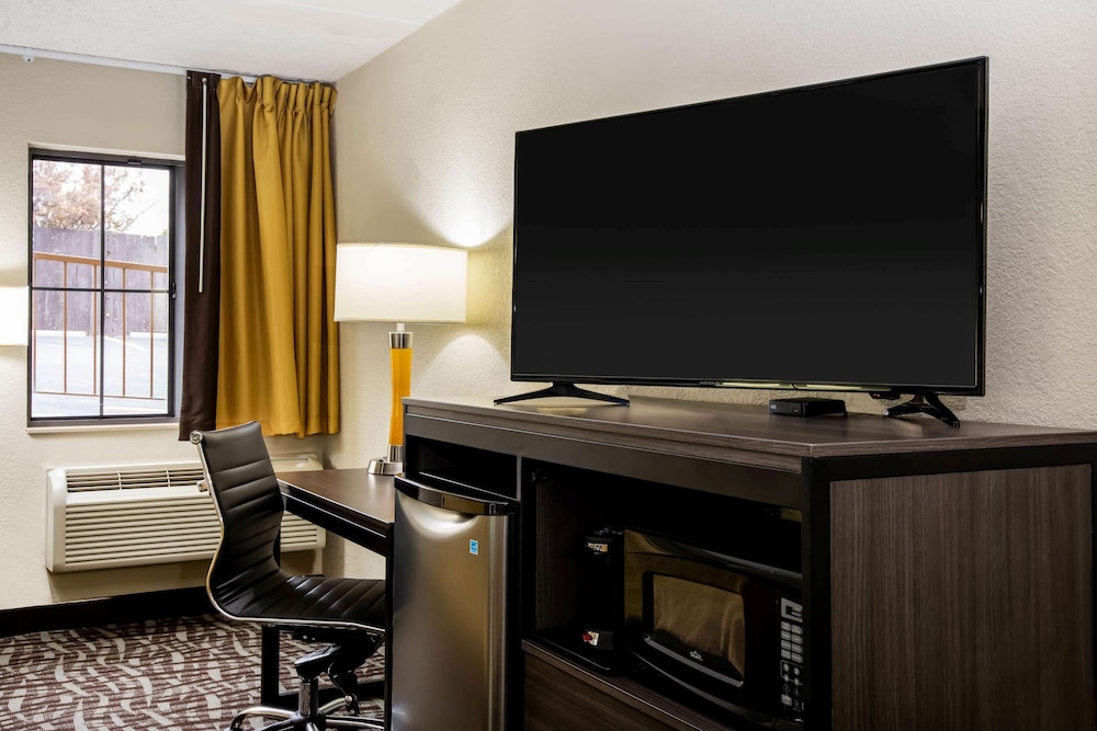 Spark by Hilton Wichita East 30/38