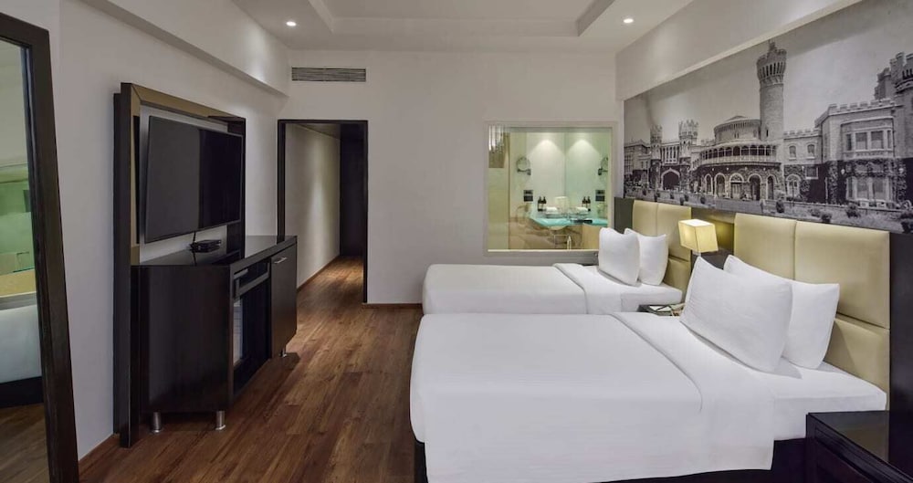 ROYAL, CLUB, TWIN BEDS