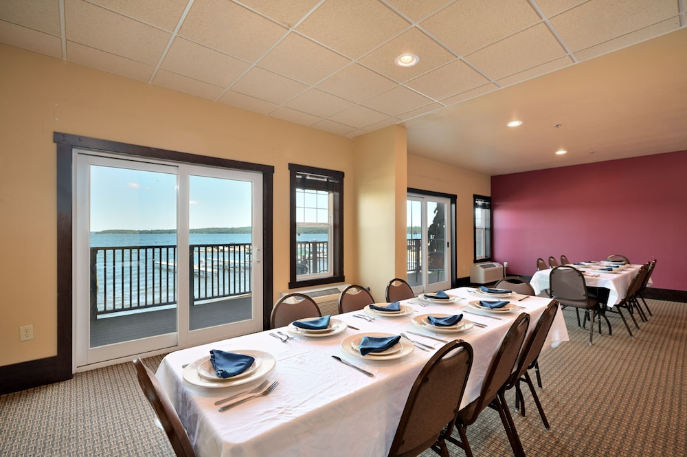 Chase On The Lake Resort Hotel 35/51