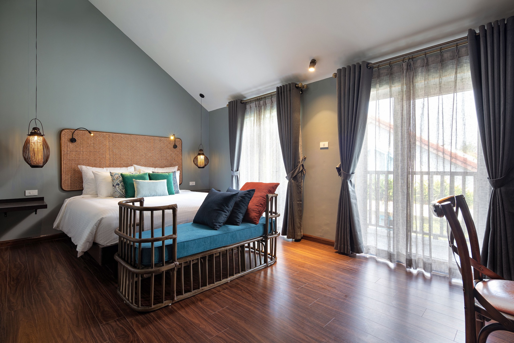 DUPLEX, SUITE, BALCONY