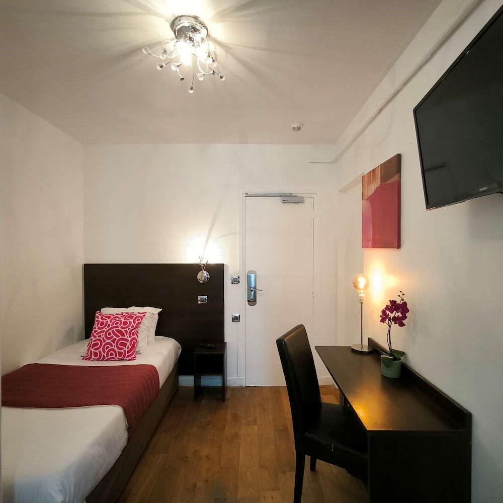 ROOM, SINGLE