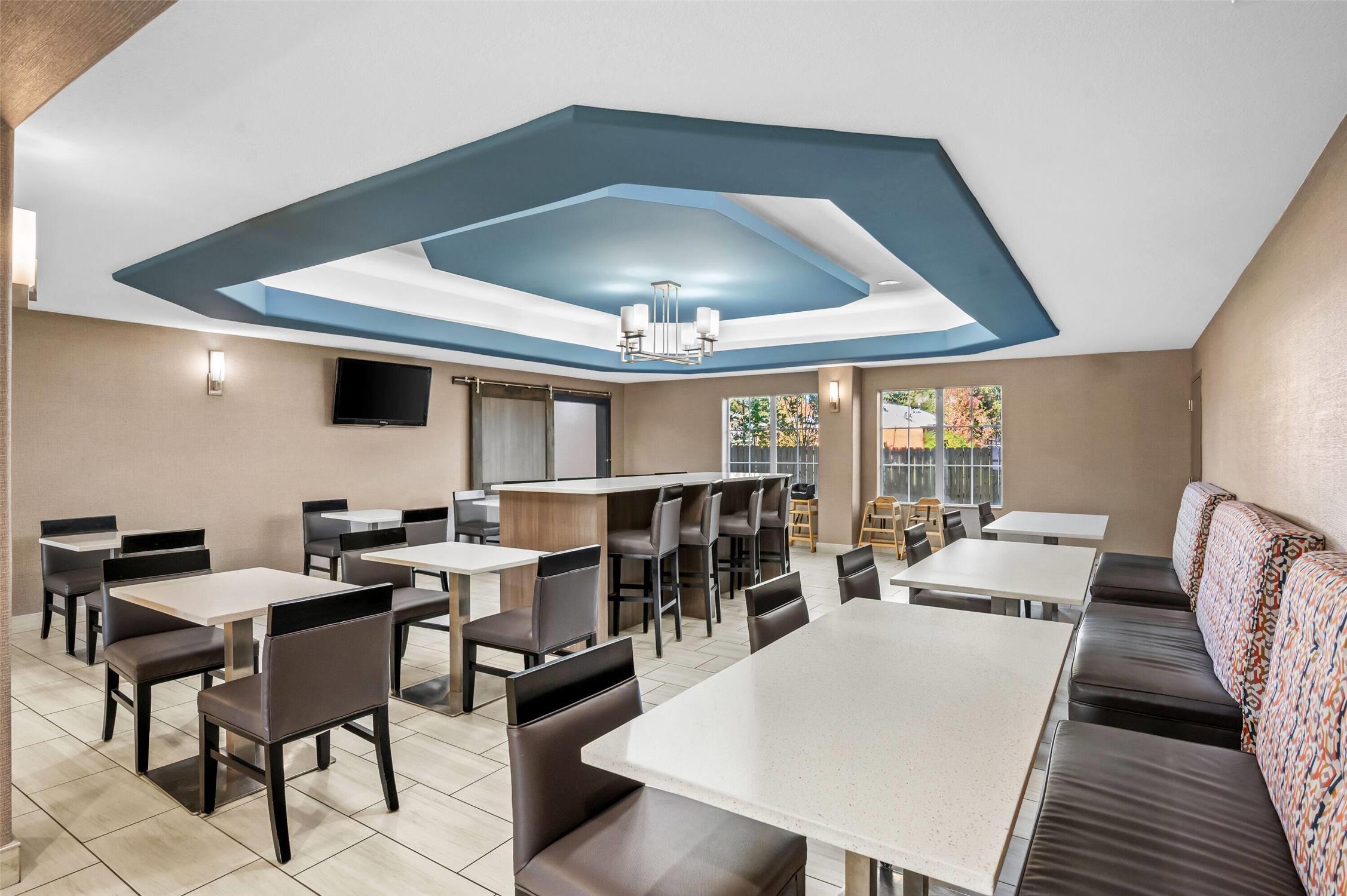 La Quinta Inn & Suites by Wyndham Searcy 27/32