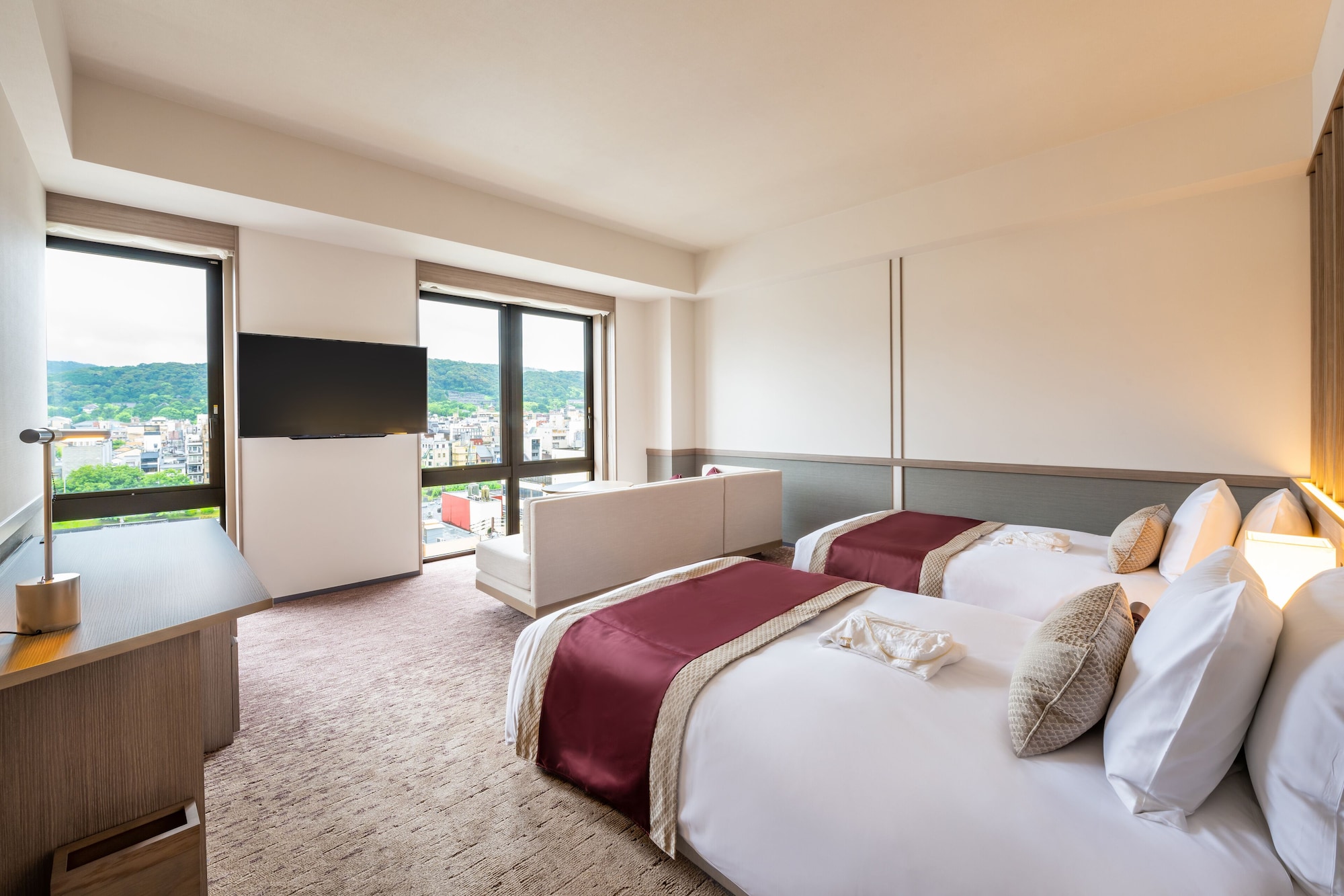 CLASSY, DELUXE, TWIN BEDS, ELECTRONIC CIGARETTE ONLY, SMOKING