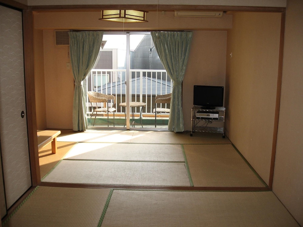 Tsurusaki Hotel 38/50