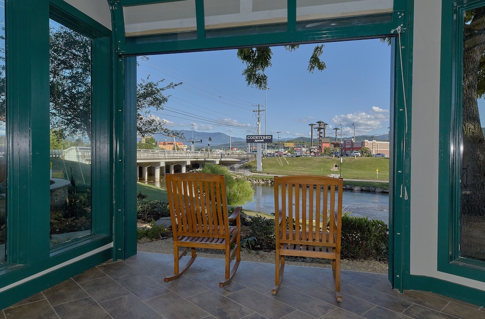 The Inn On the River 11/66