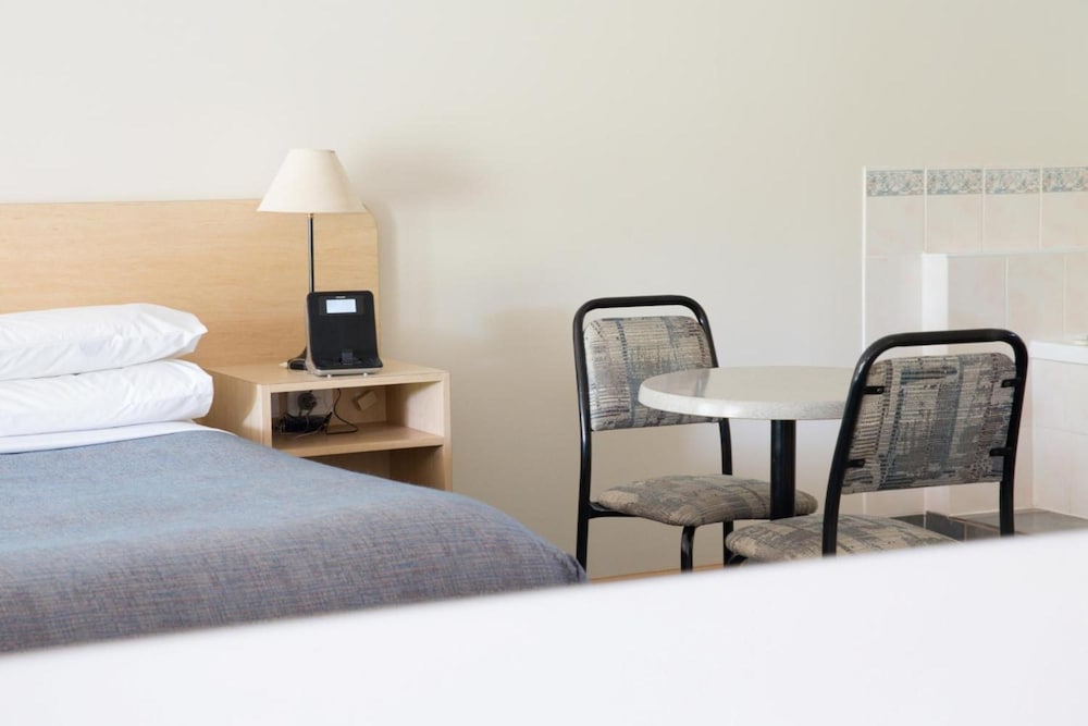Arthur Phillip Motor Inn 14/36