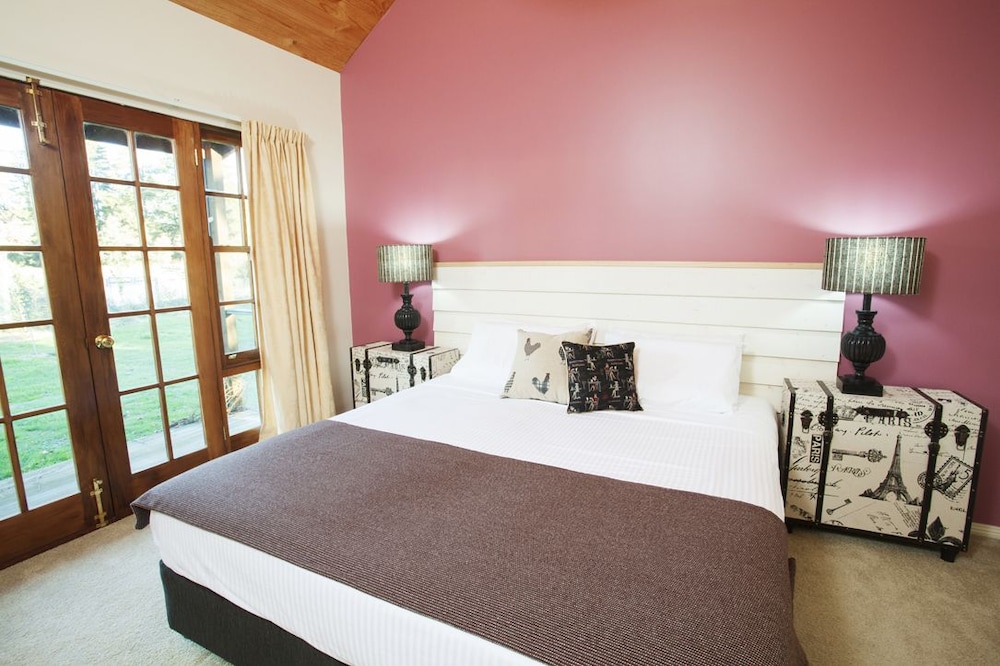 Beechworth Cottages 9/22